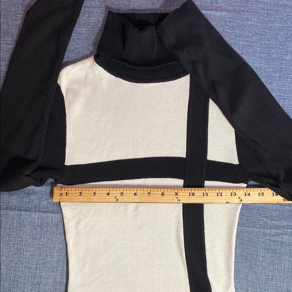 J.J. BASICS Medium Black White Colorblock Mock Neck Long Sleeve Top Minimalist M - Picture 7 of 8